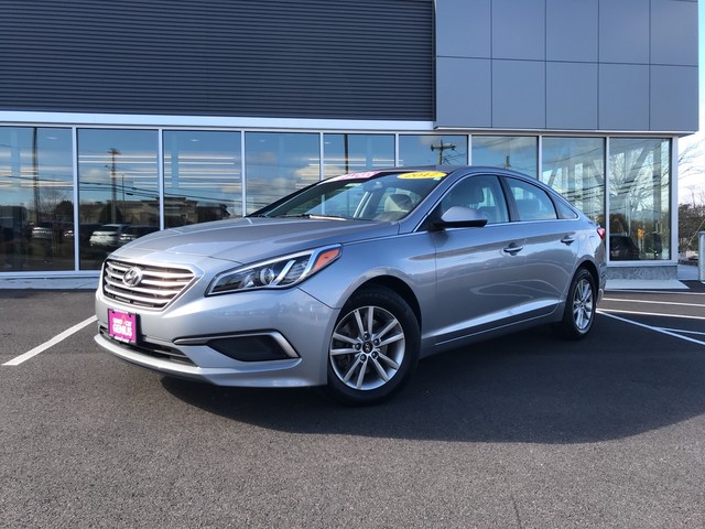 Pre-Owned 12 Hyundai Sonata SE Front Wheel Drive Sedan